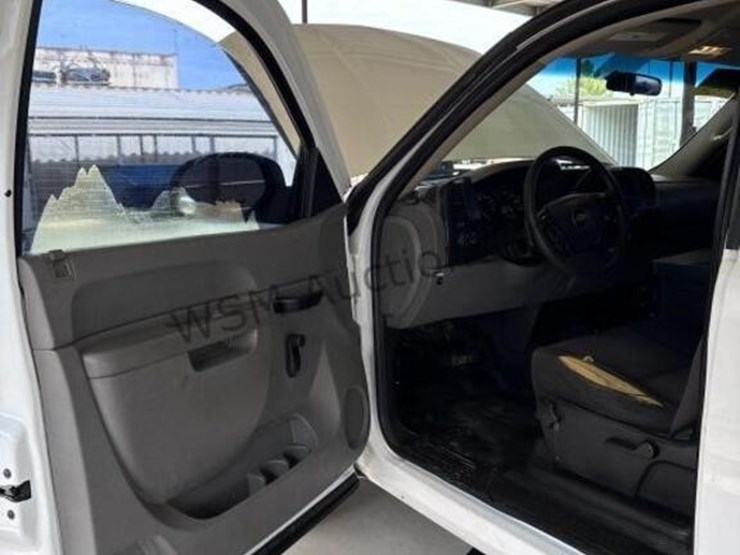 2012-chevrolet-silverado-1500-image-21