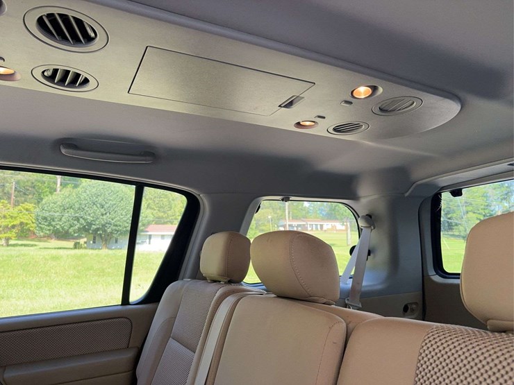 2007-nissan-armada-image-13