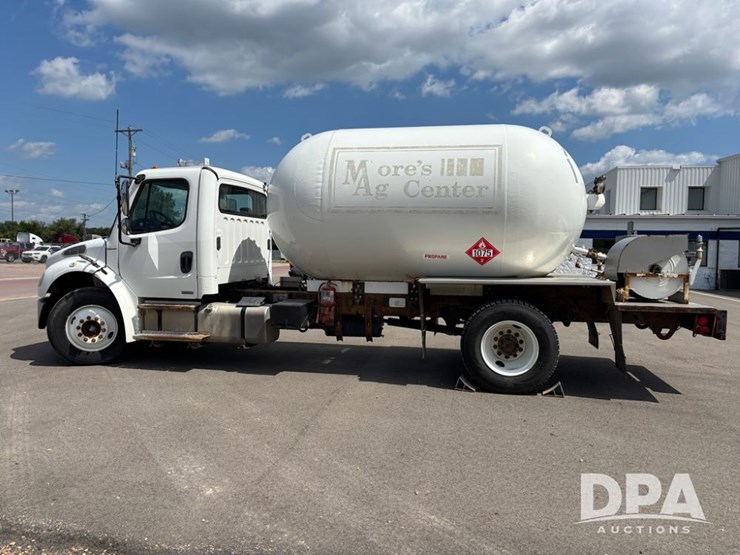 2006-freightliner-business-class-(dr12083)-image-4