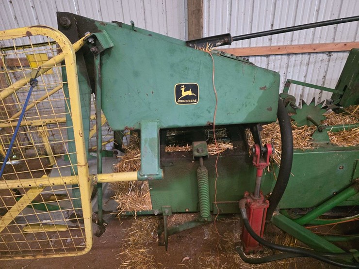 john-deere-336-image-24