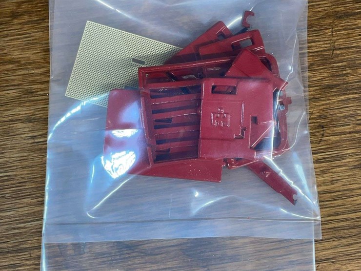1/16-farmall-806-precision-key-series-nib-ertl-image-14