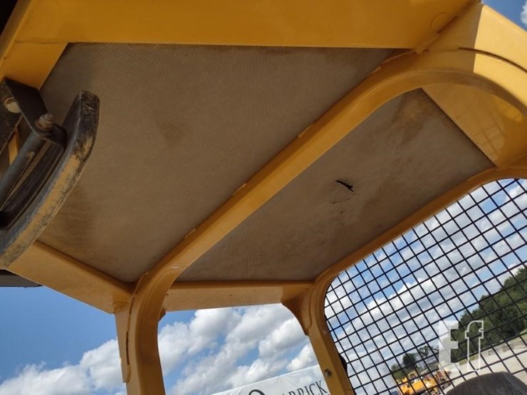 2004-deere-650h-image-13