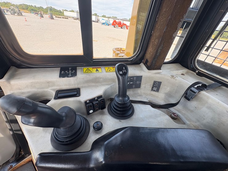 2007-caterpillar-d6t-xl-image-17