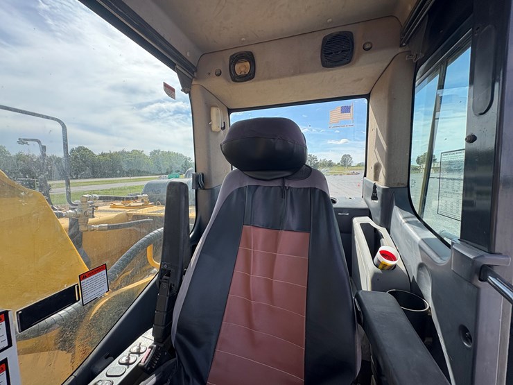 2010-komatsu-pc200-lc-8-image-17