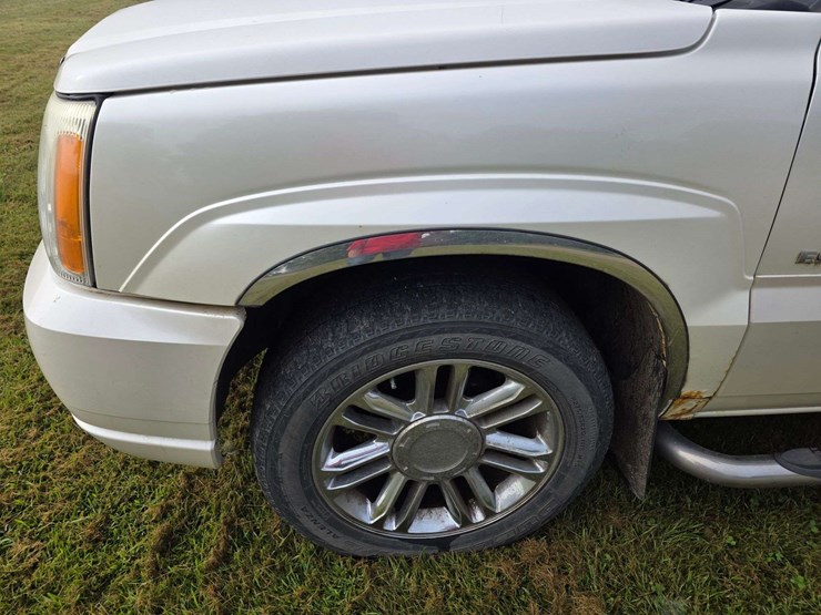 2003-cadillac-escalade-image-21