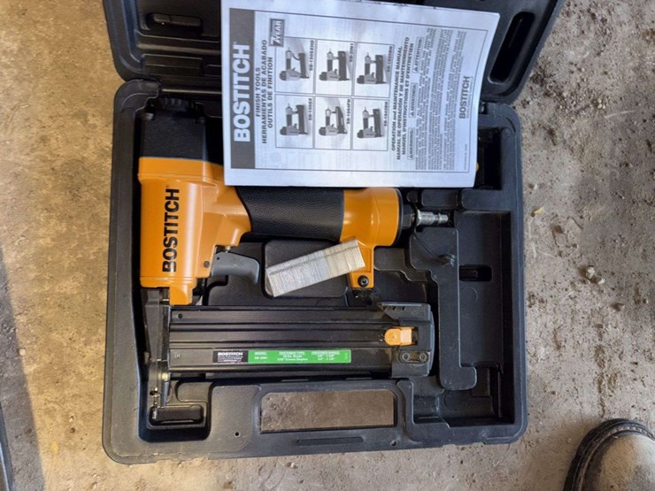 (2)-bostitch-air-staplers,-drywall-items,-buying-all-for-one-money-image-2