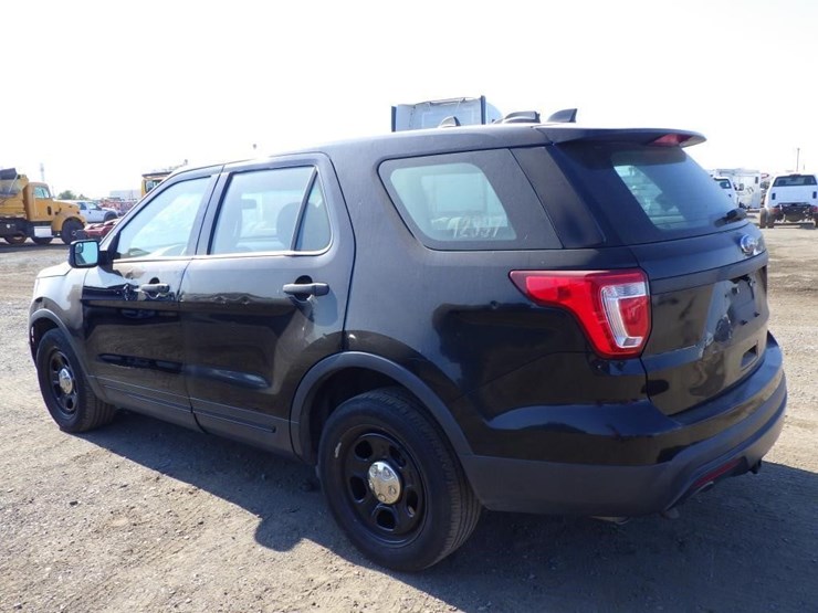 2017-ford-explorer-image-4