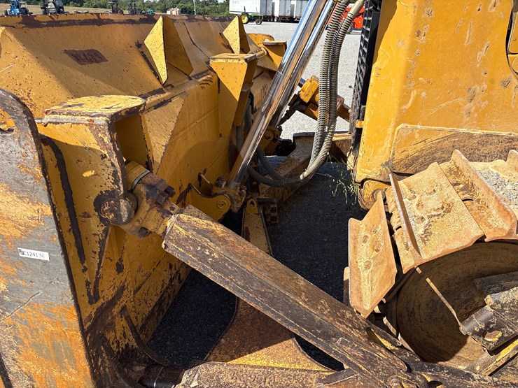 2010-caterpillar-d6t-xl-image-9