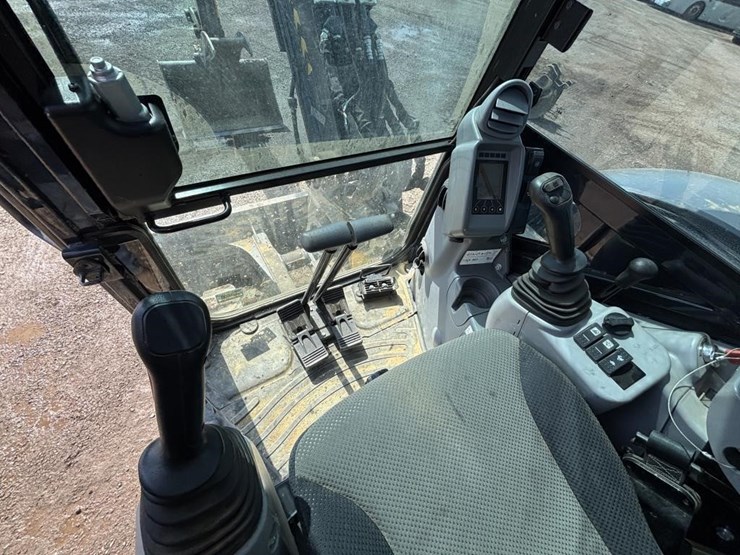 2023-deere-60g-image-27