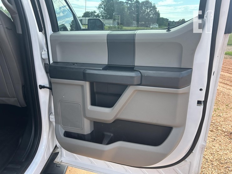 2020-ford-f150-image-34
