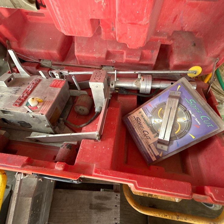 SOFF-CUT ELECTRIC GREEN CONCRETE SAW SUPPORT EQUIPMENT