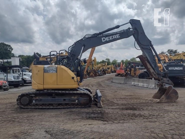 2019-deere-135g-image-3