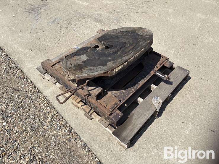 holland-semi-truck-5th-wheel-hitch-image-3