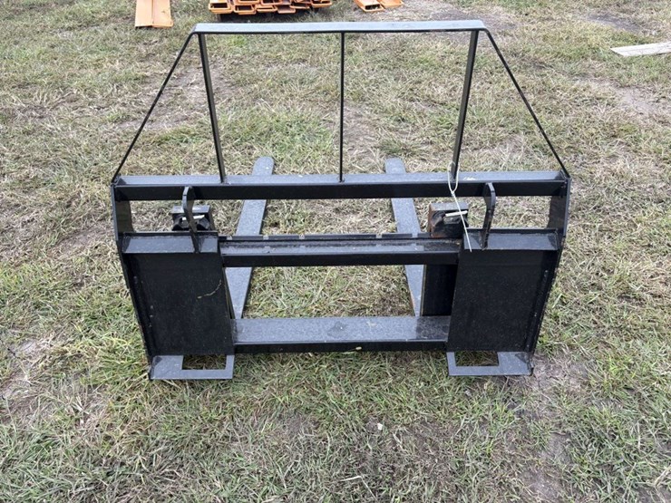 pallet-forks,-48”,-on-46”-carriage,-skidloader-qt,-image-5