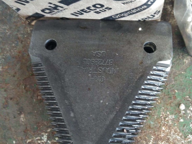 sickle-sections,-short-section-bolts-for-case-ih-soybean-head,-47-new-sections,-section-bolts-and-ne-image-2