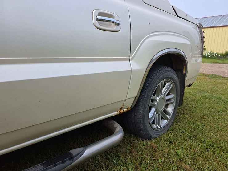 2003-cadillac-escalade-image-25