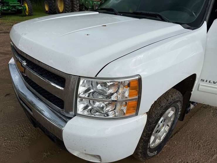 2011-chevrolet-1500-image-34