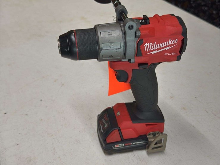 milwaukee-1/2"-hammer-drill-image-1