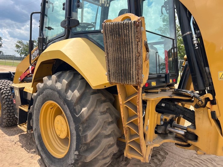 2021-caterpillar-420-image-30
