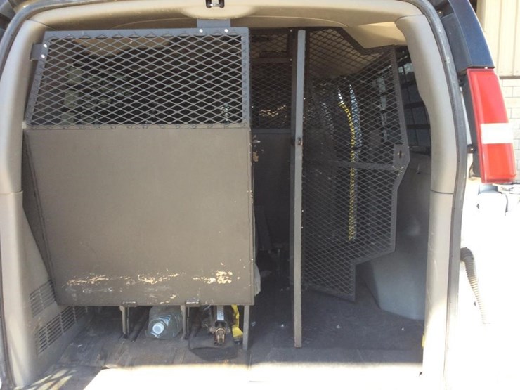2013-chevrolet-3500-image-12