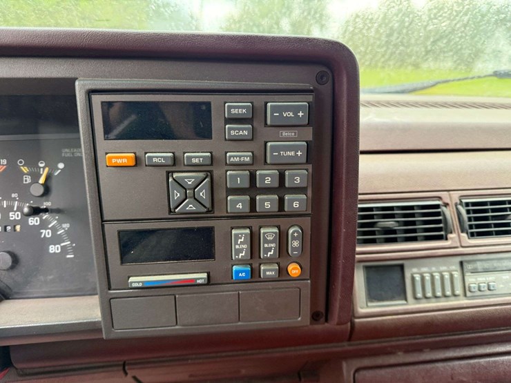 1993-chevrolet-silverado-image-28