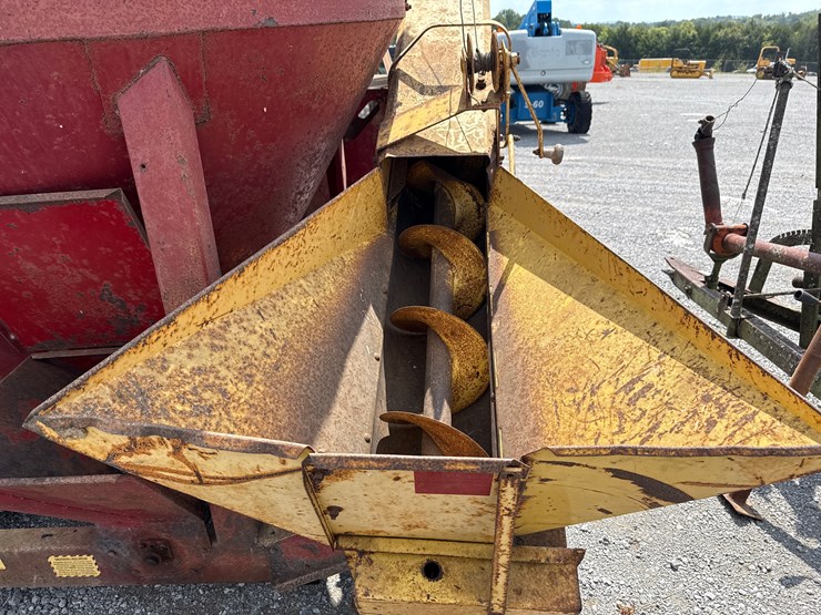 new-holland-355-image-7