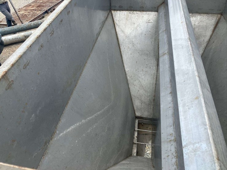 stainless-steel-fertilizer-dual-bin-blend-hopper-image-4