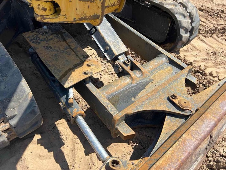 2015-komatsu-pc35-image-30