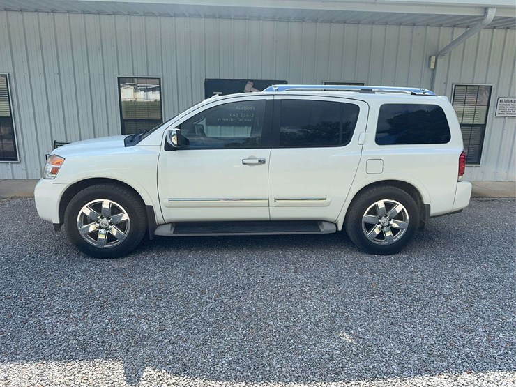 2013-nissan-armada-image-2