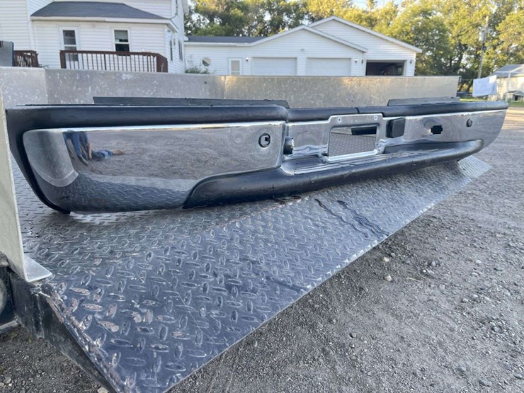 2005-chevrolet-silverado-image-1