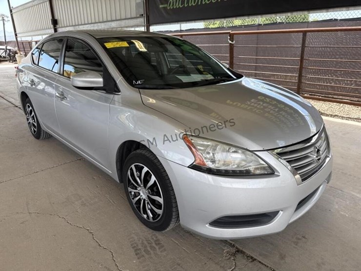 2014-nissan-sentra-sdn-image-2