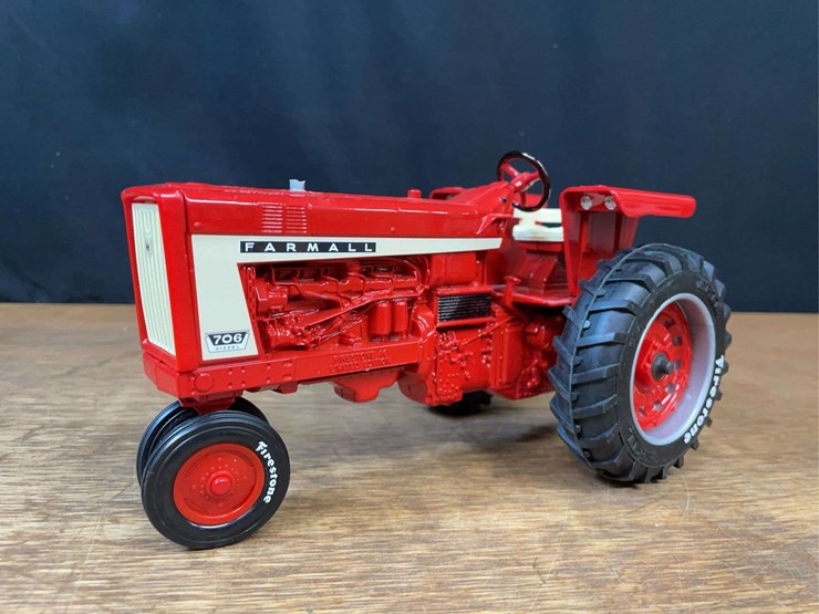 1/16-farmall-706-firestone-nib-ertl-image-3