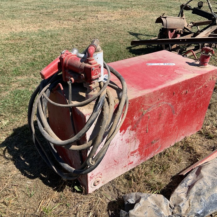 Fuel tank with electric pump