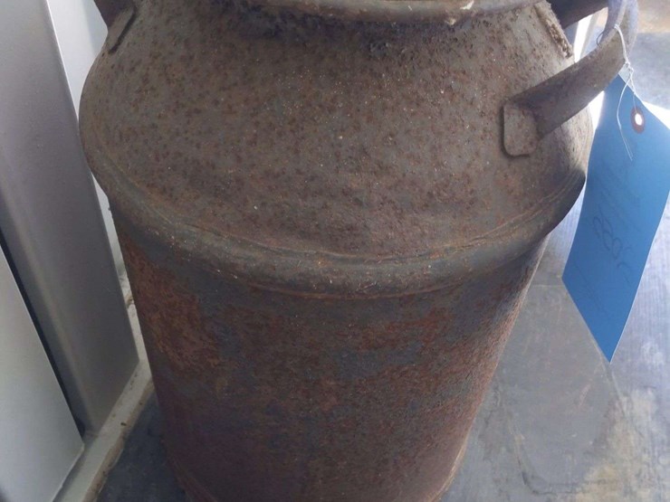 qty-(2)-milk-cans-image-3