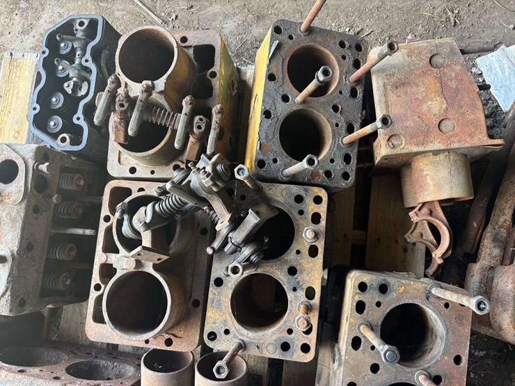(9)-minneapolis-moline-engine-blocks-and-(4)-heads-image-6