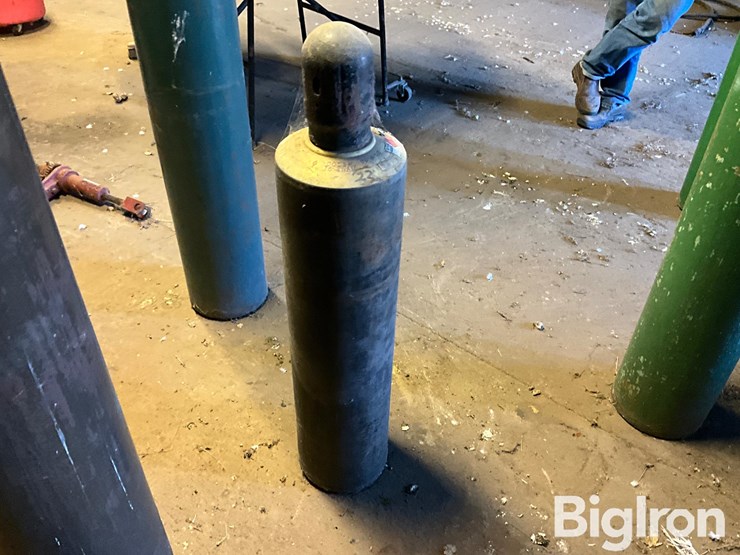 compressed-gas-cylinder-image-2