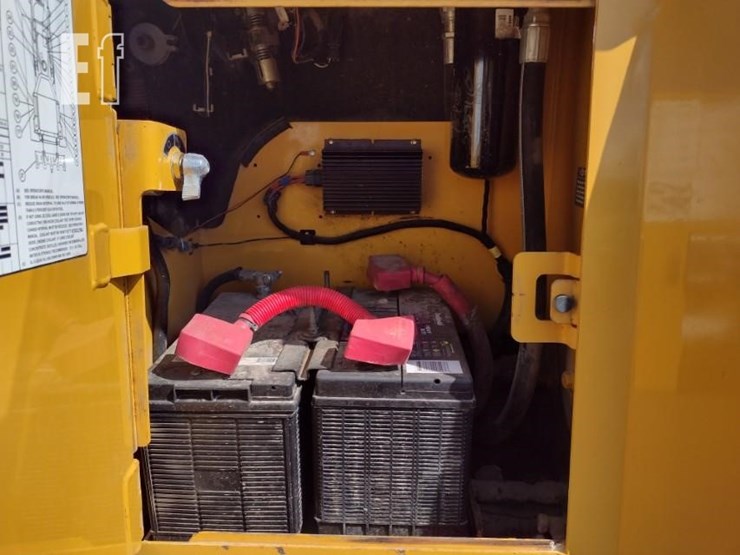 2012-deere-700j-lt-image-44