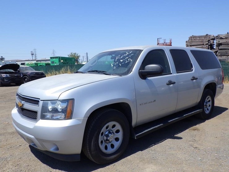2010-chevrolet-suburban-image-1