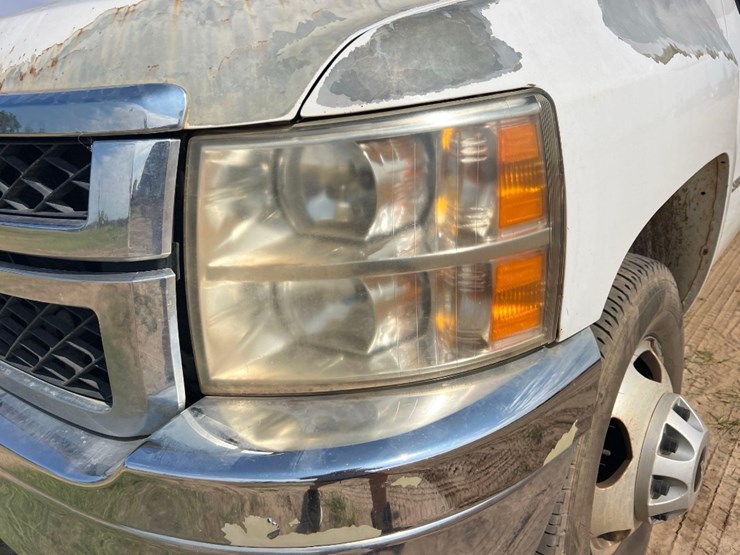 2012-chevrolet-3500hd-image-9