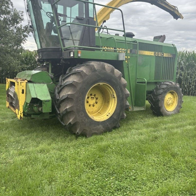 JOHN DEERE 6810