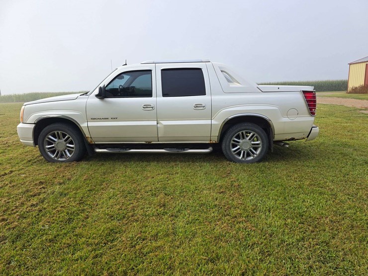 2003-cadillac-escalade-image-18