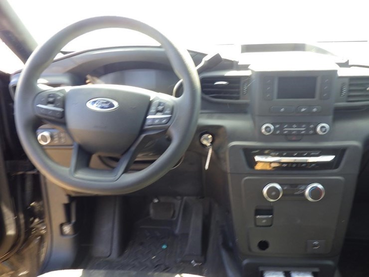 2022-ford-explorer-image-10