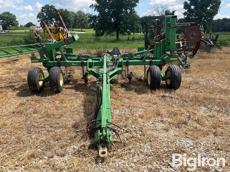john-deere-2100-image-2