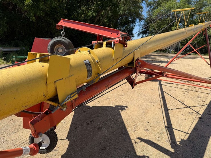 westfield-mk-100-61-auger-with-dual-auger-swing-hopper,-hydraulic-lift,-electric-hopper-walker-with-image-15