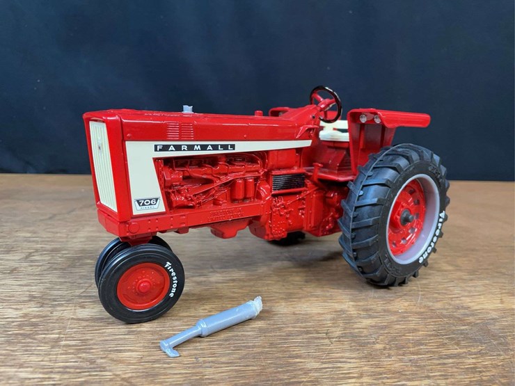 1/16-farmall-706-firestone-nib-ertl-image-2