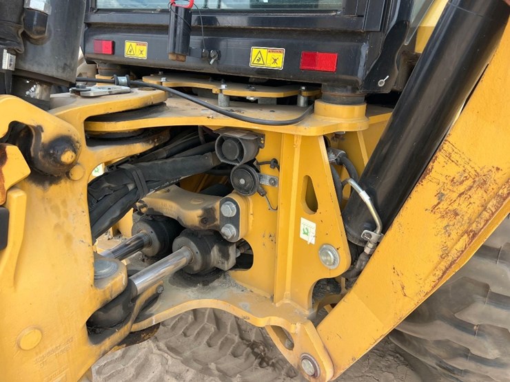 2021-caterpillar-420-image-24