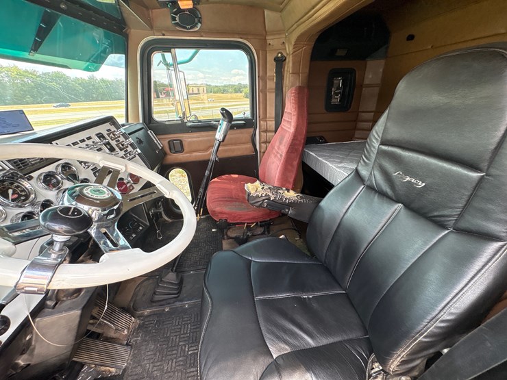 1998-peterbilt-378-image-17
