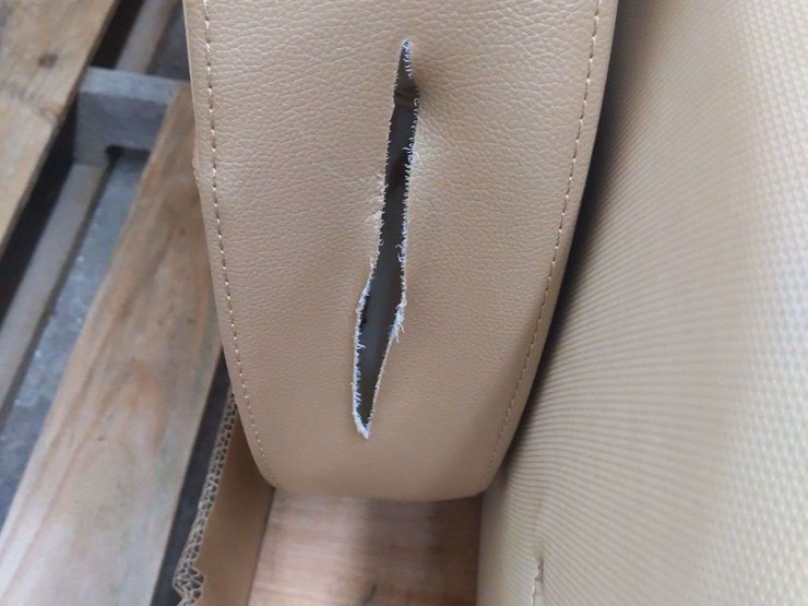 unused-massage-chair-(damaged)-image-3