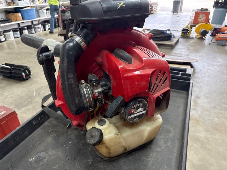 redmax-ebz8560-backpack-blower-support-equipment-image-2