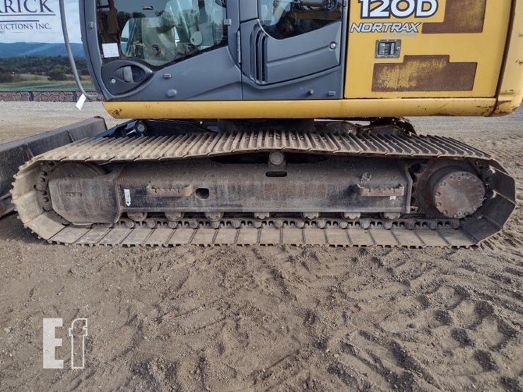 2010-deere-120d-image-25